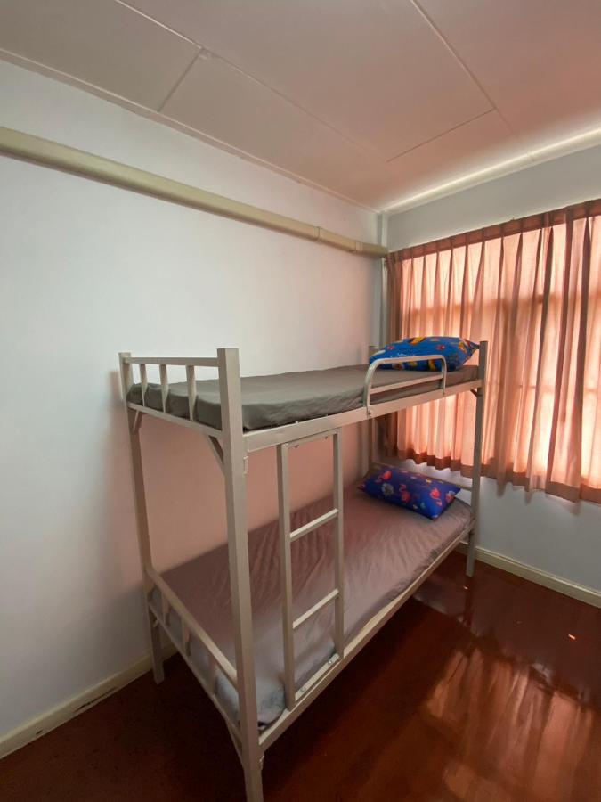 Sura Hostel Bangkok Near Mrt Phra Ram 9 Exterior photo