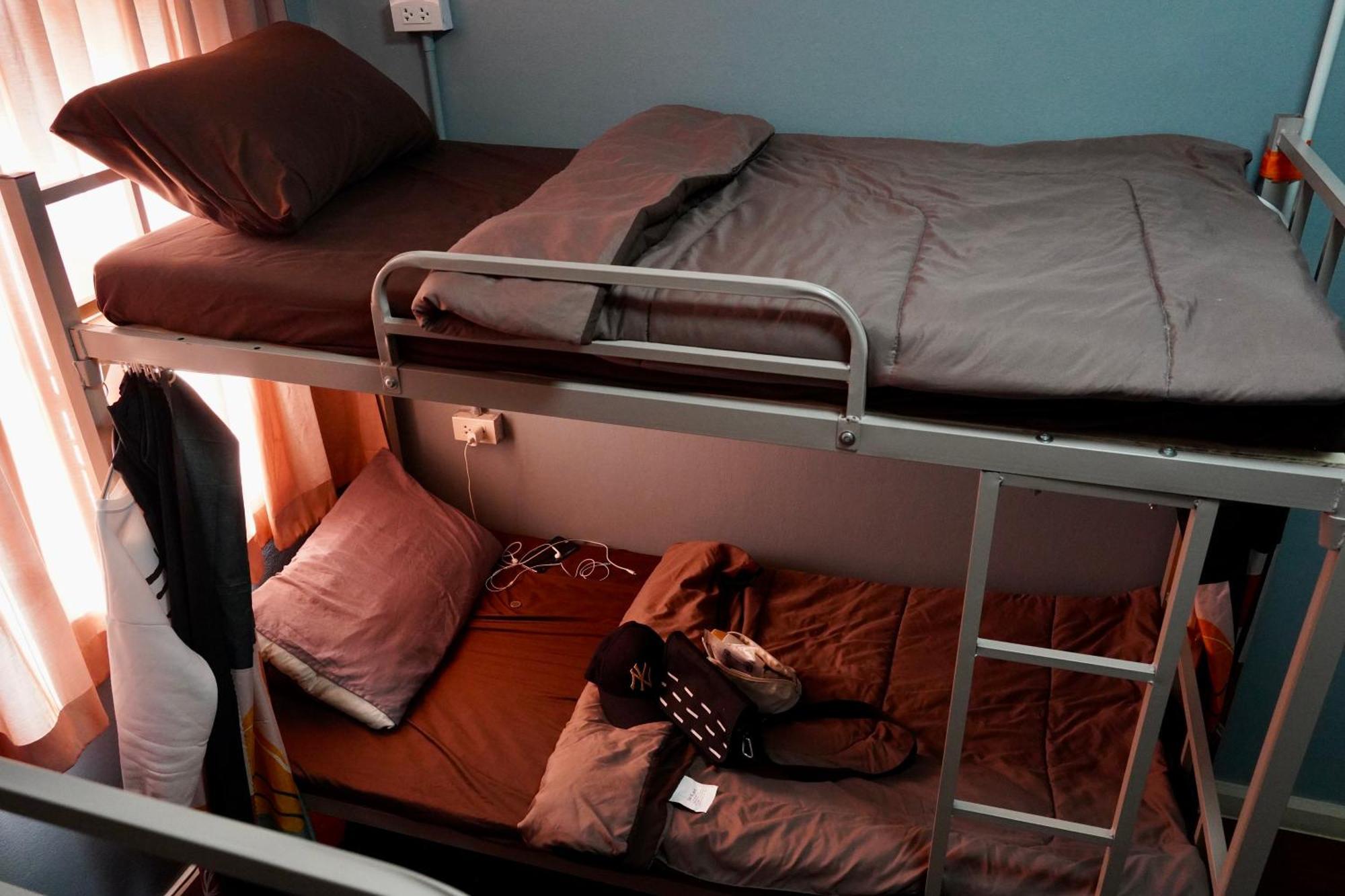 Sura Hostel Bangkok Near Mrt Phra Ram 9 Exterior photo